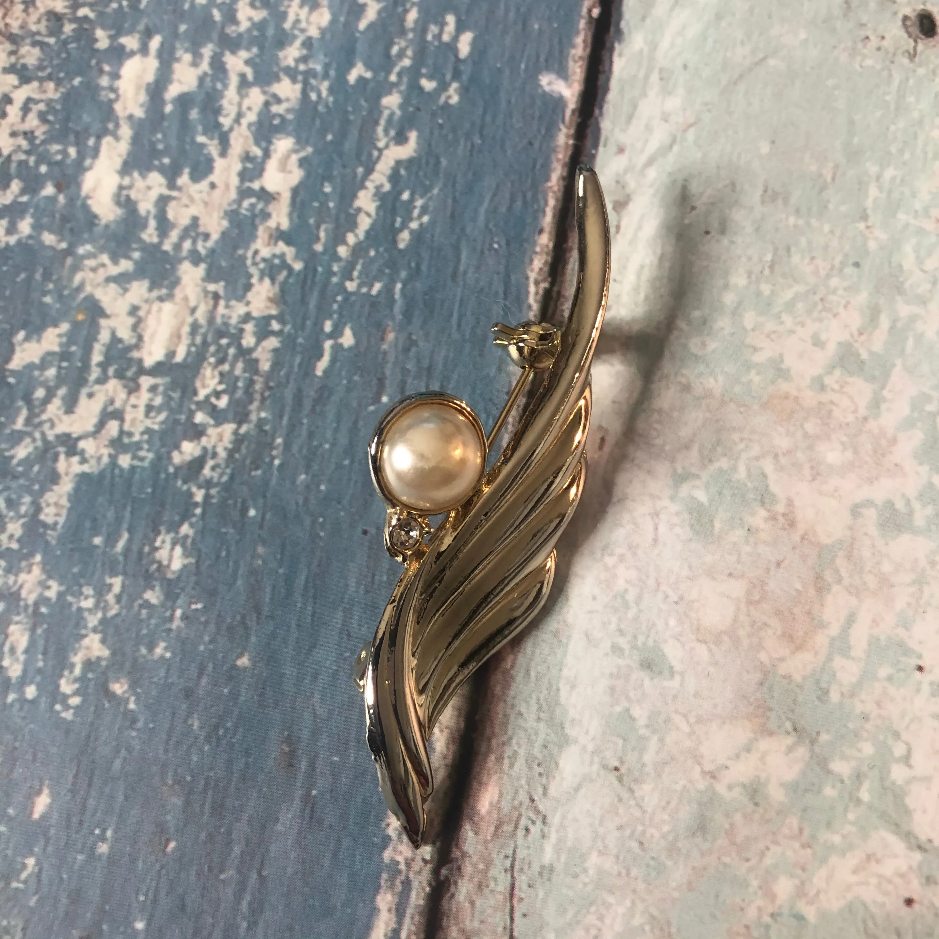 Art Deco Brooch Pin Faux Pearl and Rhinestone