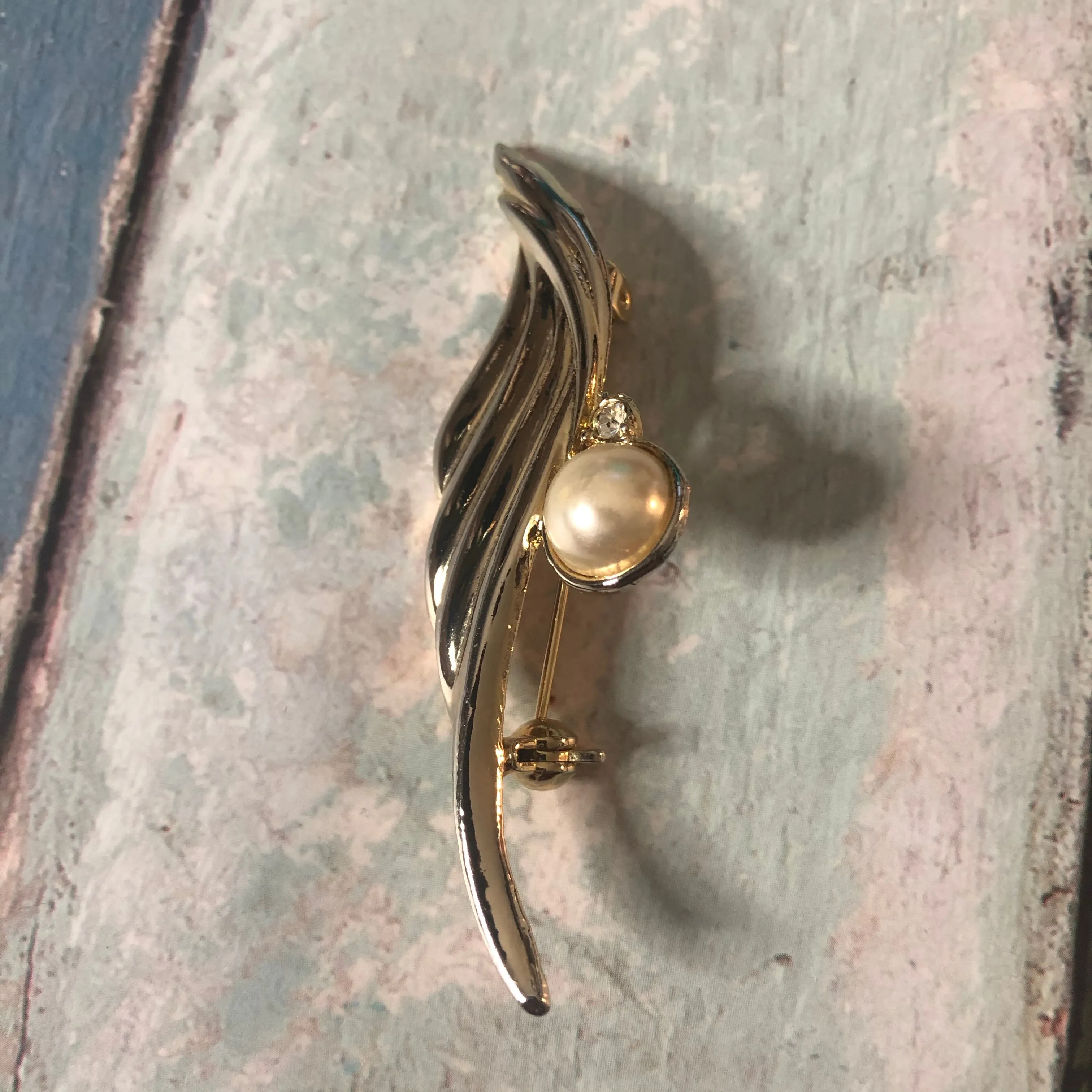 Art Deco Brooch Pin Faux Pearl and Rhinestone